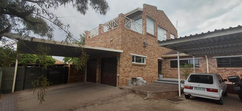 4 Bedroom Property for Sale in Pellissier Free State